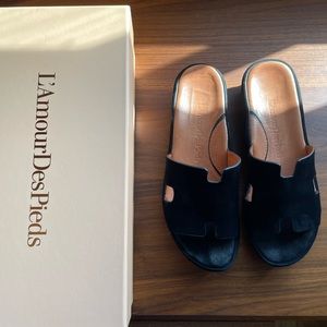 L’amour Des Pieds platform slide sandals